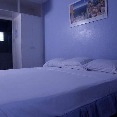 Meridian Inn Oistins Экстерьер фото